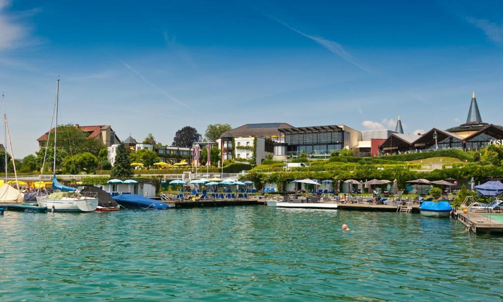 Casinohotel Velden Velden am Wörthersee Exterior photo